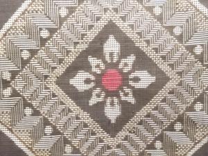 アンティーク　菱華紋織り出し本場泥大島紬着物(龍郷)